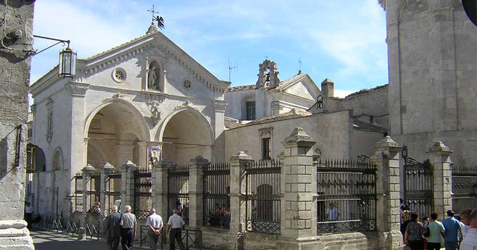 Pellegrinaggio a Monte Sant'Angelo: Santuario San Michele Arcangelo